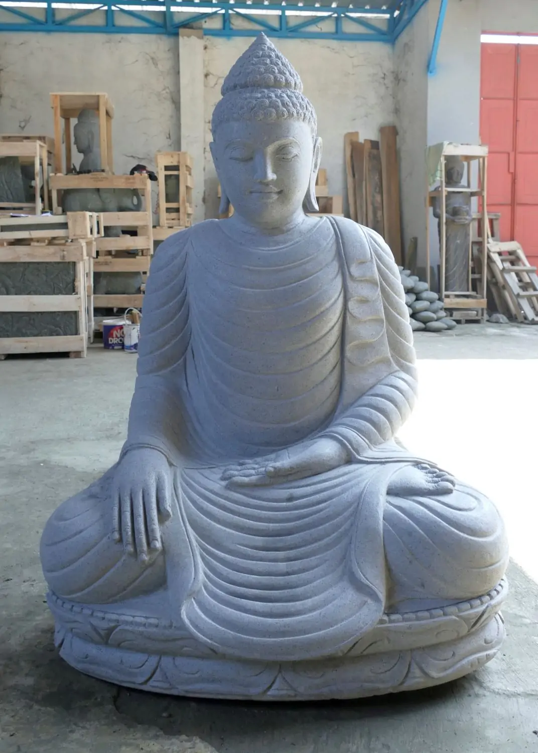 Artikelbild 3 des Artikels “Sitzender Buddha aus Flussstein in Bhumisparsha - Geste des Berührens der Erde. Etwa 115cm Höhe. “